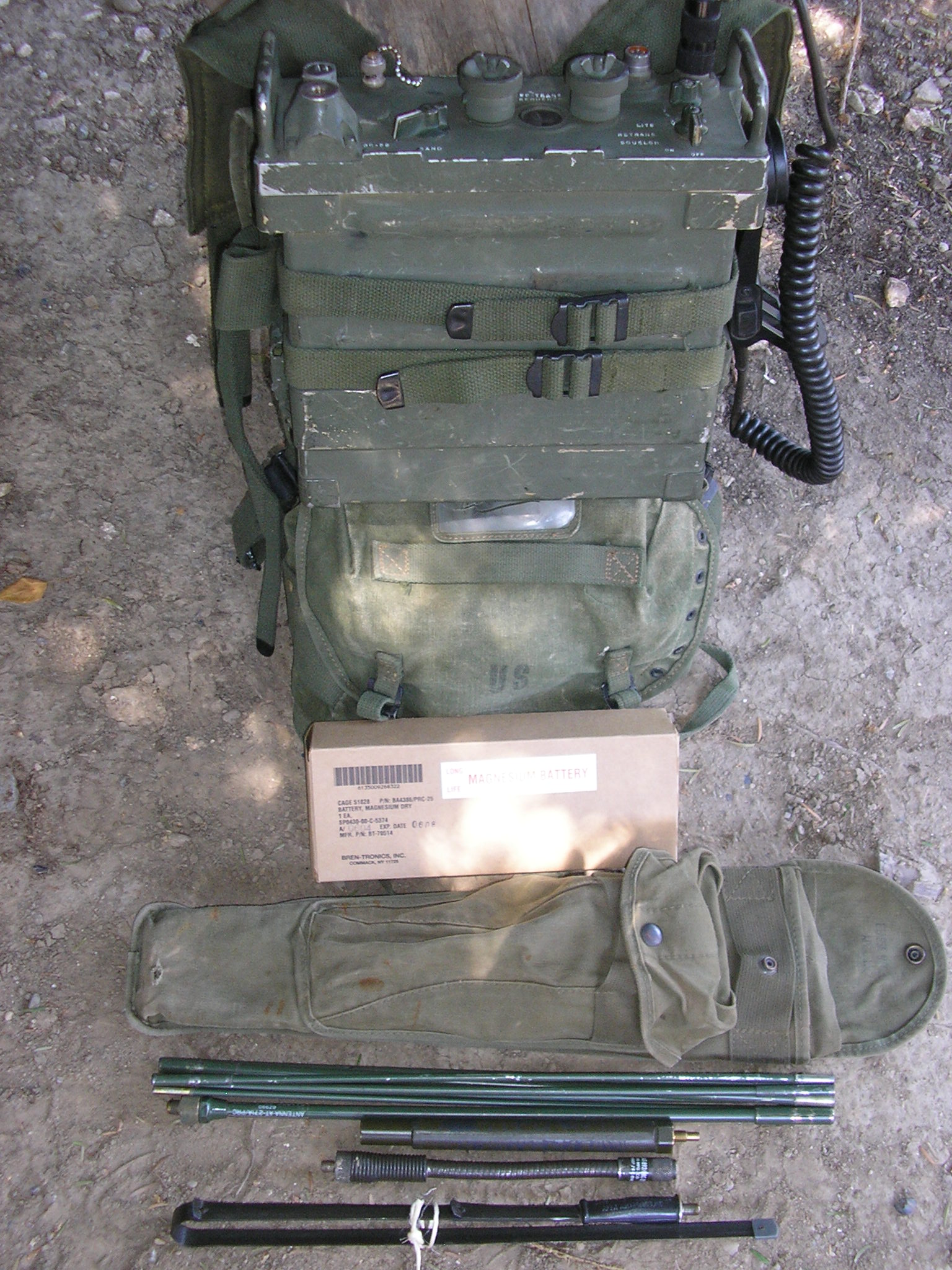PRC-25 in harness with accesories